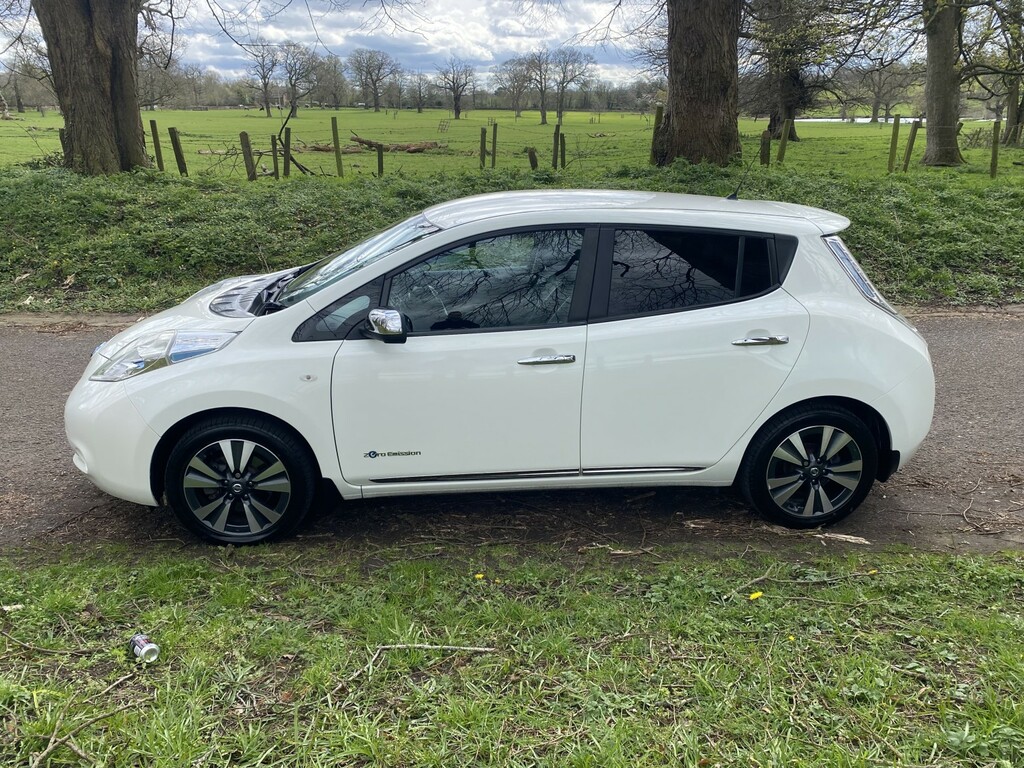 Nissan Leaf Hatchback 30Kwh Tekna 2017 OW66OEM White #4