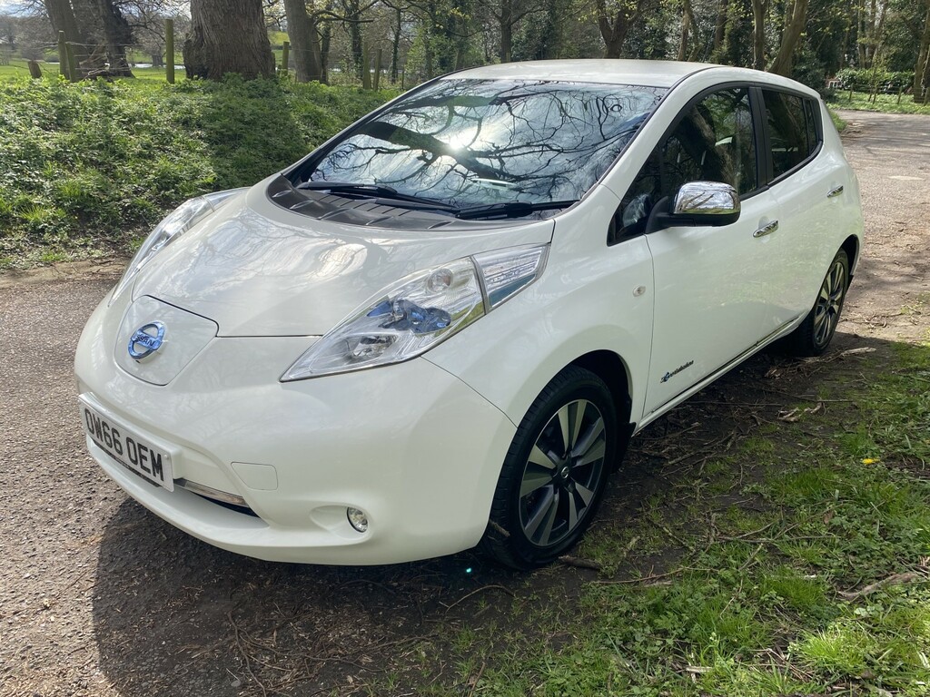Nissan Leaf Hatchback 30Kwh Tekna 2017 OW66OEM White #2