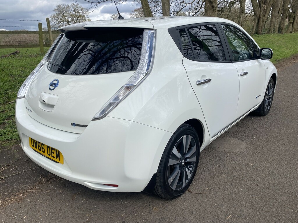 Nissan Leaf Hatchback 30Kwh Tekna 2017 OW66OEM White #3
