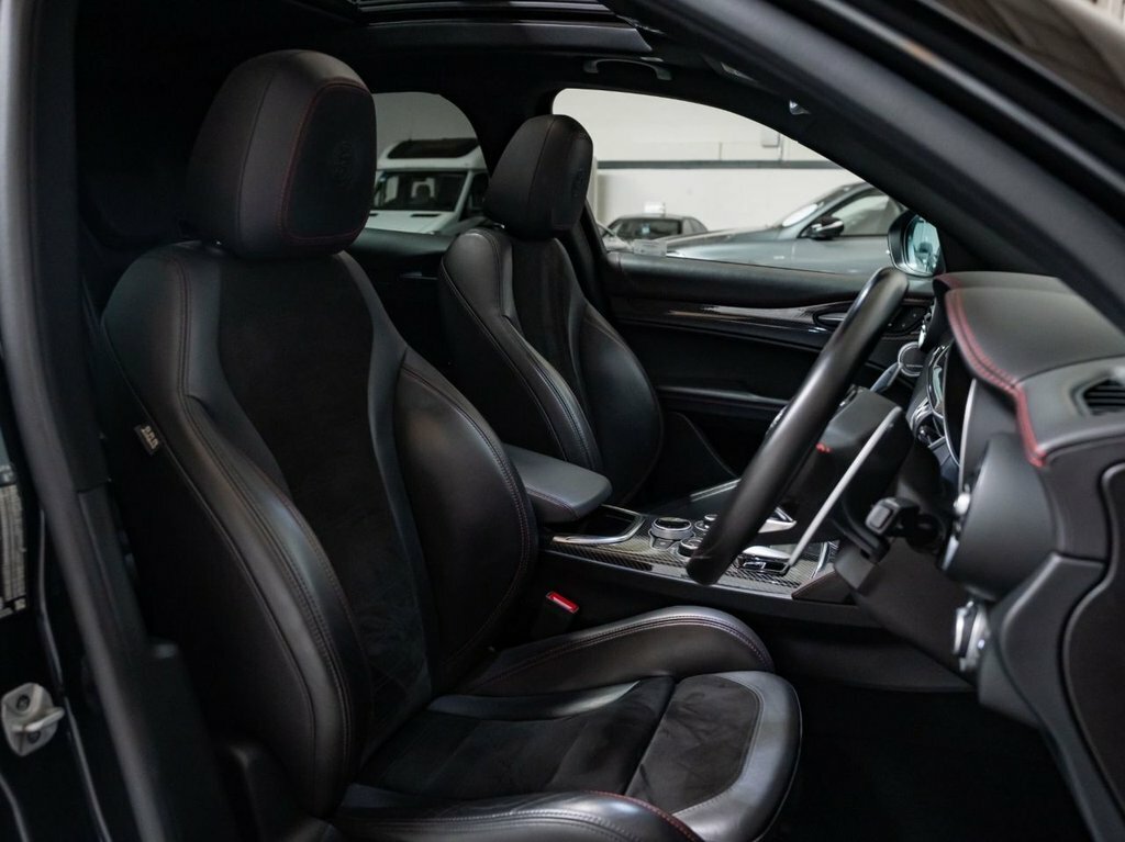 Alfa Romeo Stelvio 2.9L Quadrifoglio Black #6
