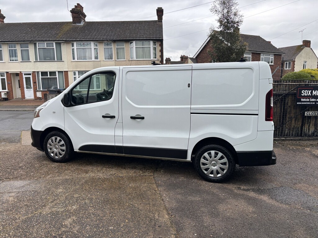 Renault Trafic 2.0 Sl30 Energy Dci 120 Business My19 2020 RO70JHY White #3