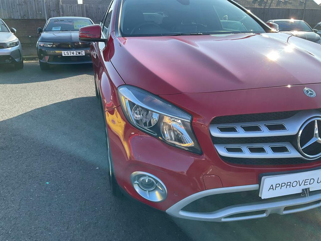 Mercedes-Benz GLA Class 1.6 Gla200 Sport Executive Suv 7G-dct Red #2