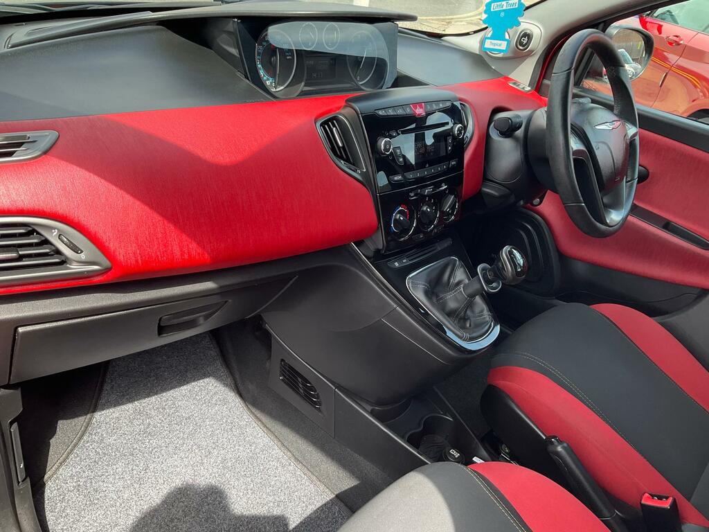 Chrysler Ypsilon #34