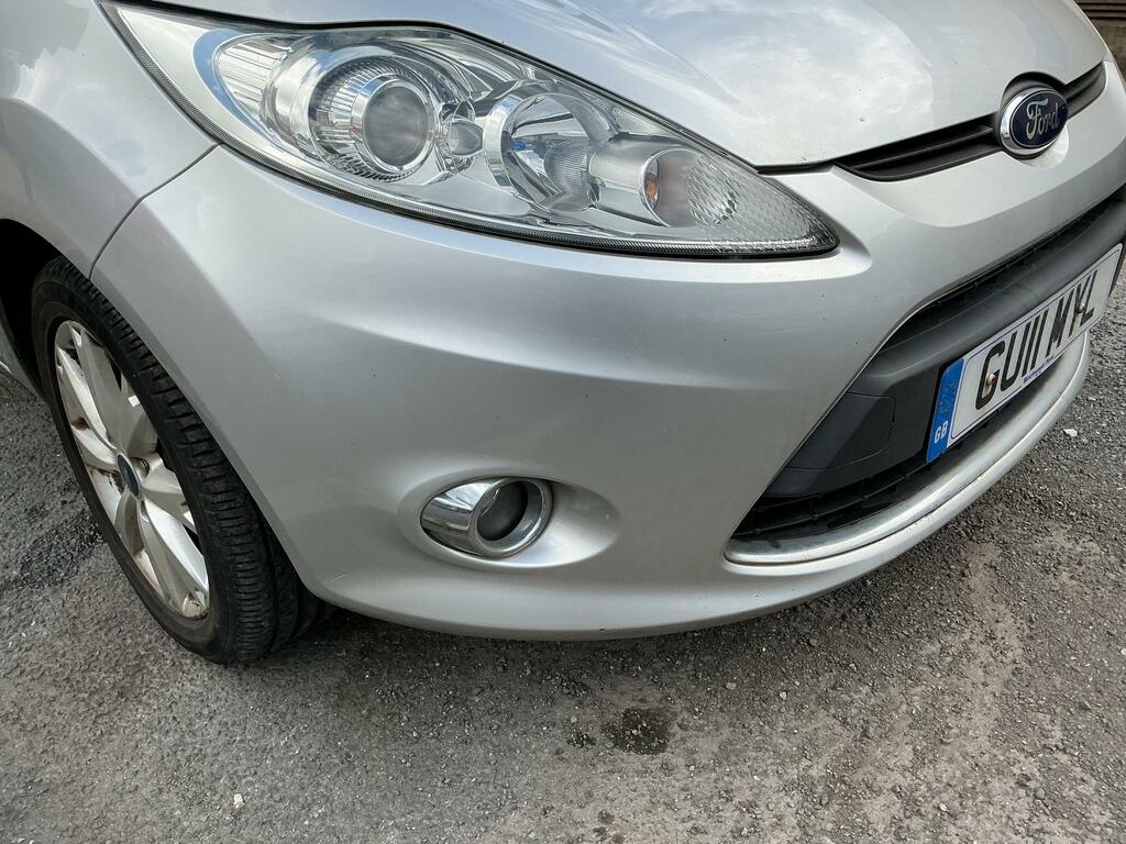 Ford Fiesta 1.4 Zetec Hatchback 133 Gkm, 9  Silver #2