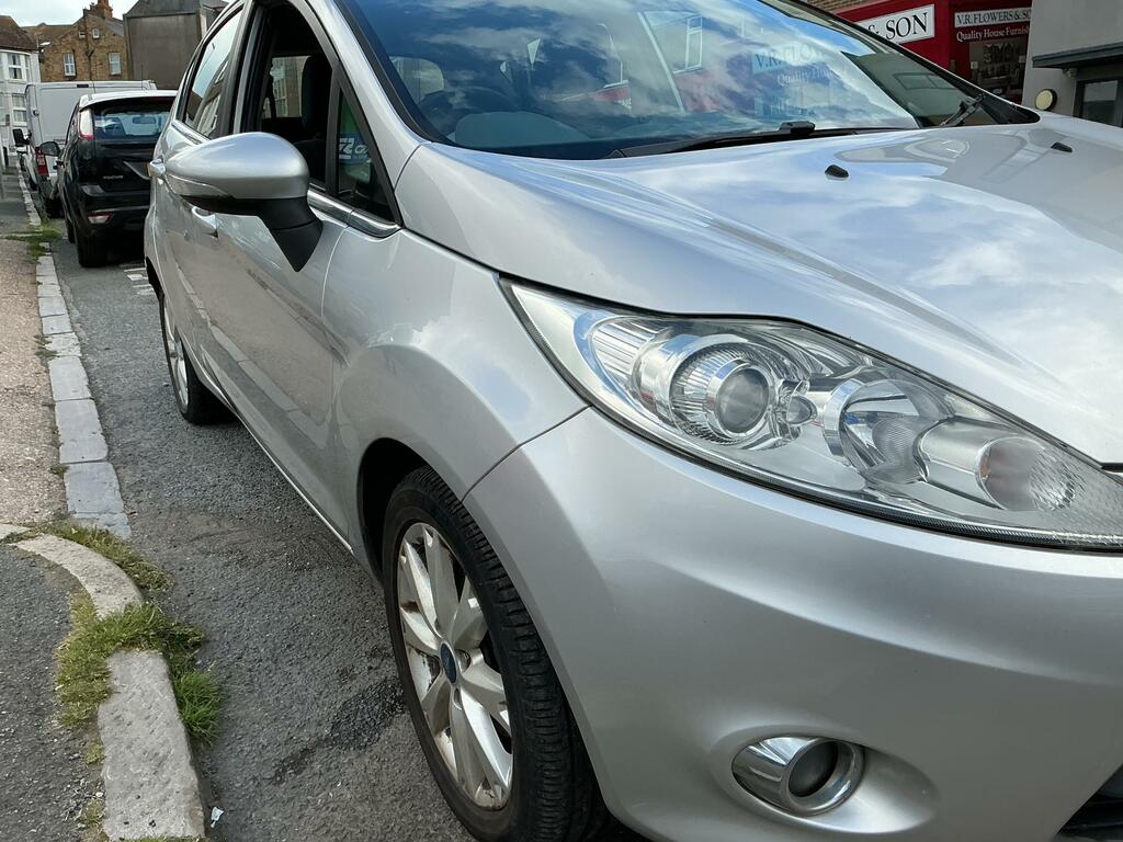 Ford Fiesta 1.4 Zetec Hatchback 133 Gkm, 9  Silver #3