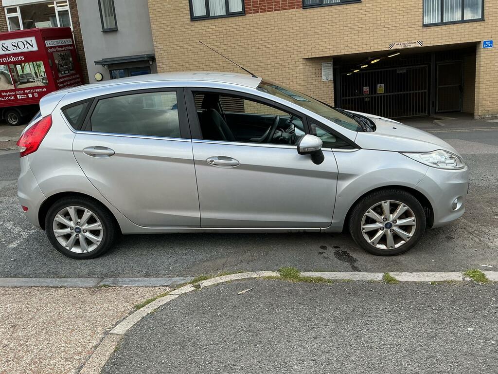 Ford Fiesta 1.4 Zetec Hatchback 133 Gkm, 9  Silver #5