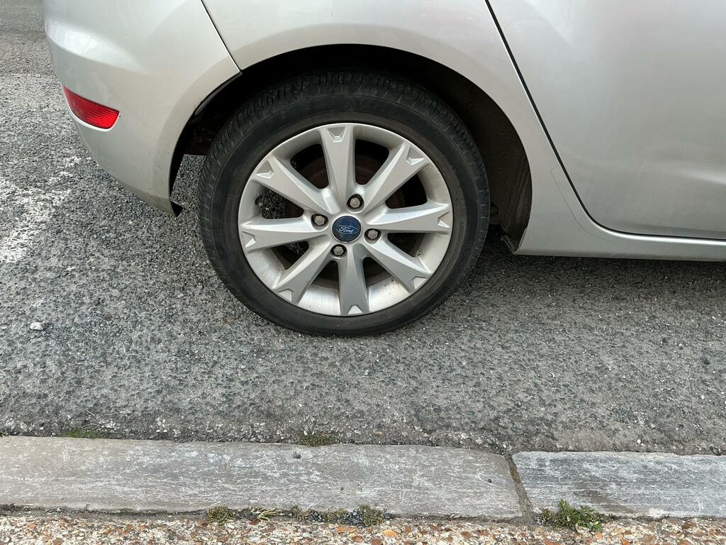 Ford Fiesta 1.4 Zetec Hatchback 133 Gkm, 9  Silver #6