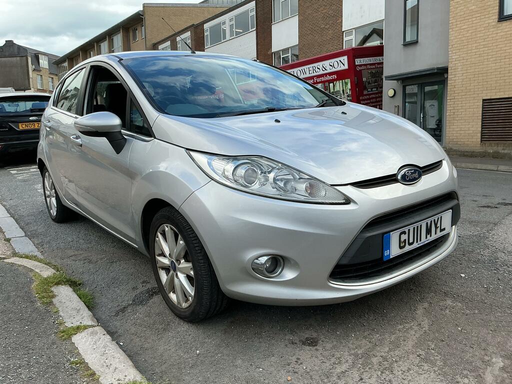 Ford Fiesta 1.4 Zetec Hatchback 133 Gkm, 9 Silver