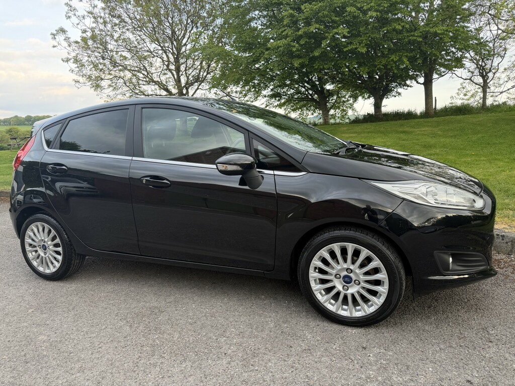 Ford Fiesta Hatchback 1.6 Titanium 201565 Black