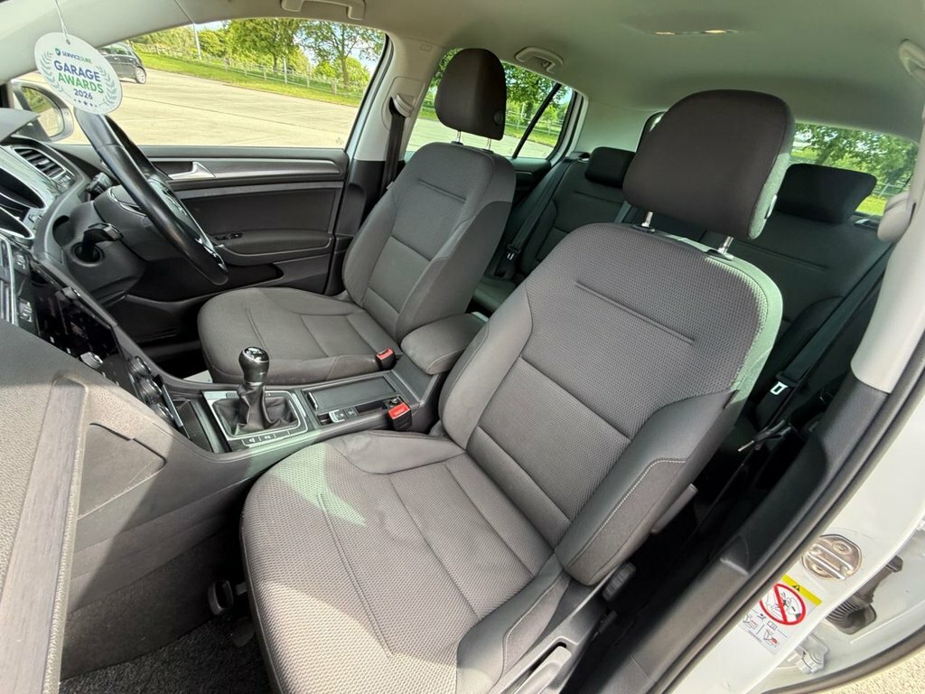 Volkswagen Golf 1.6L Match Edition NA69JFY White #3