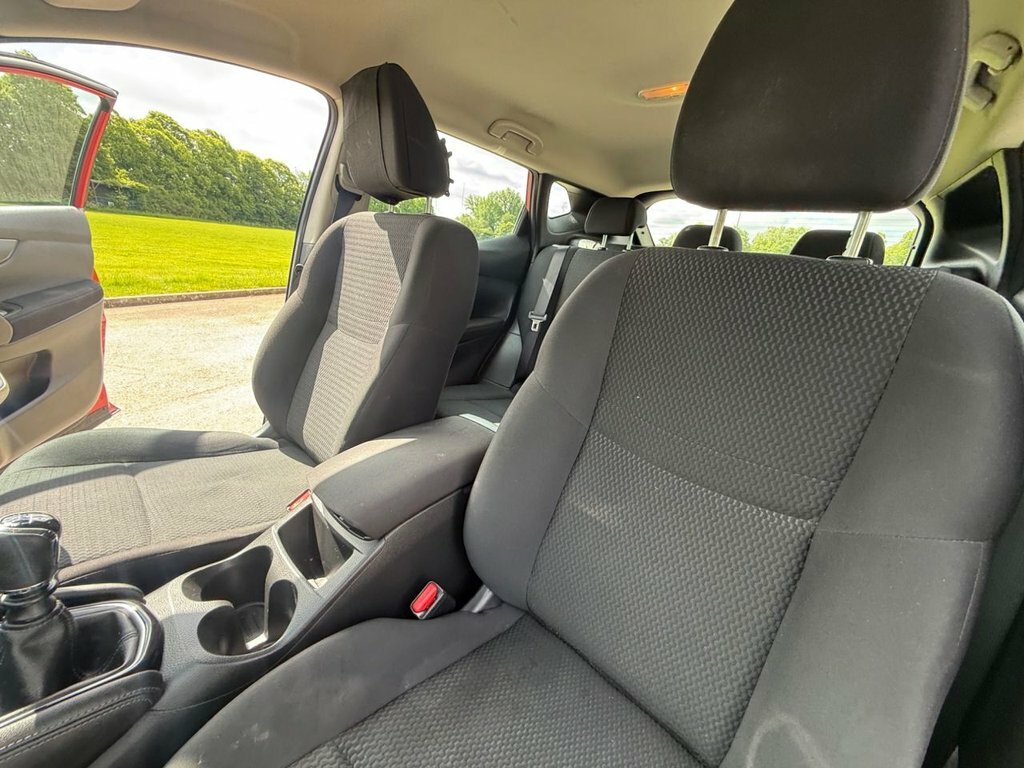 Nissan Qashqai 1.5L Visia BL67XTN Red #3