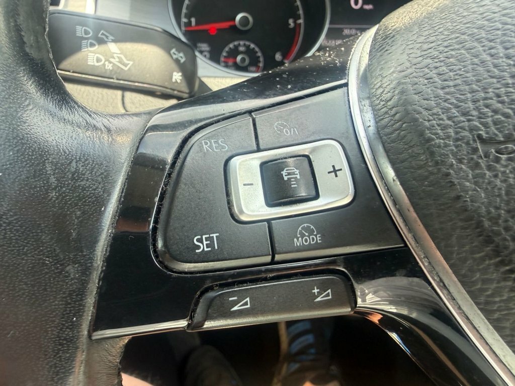 Volkswagen Golf 2L Se SC64KER White #6