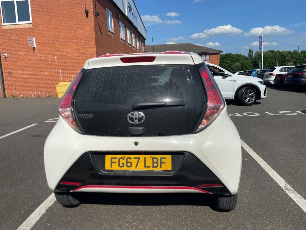 Toyota Aygo 1L X-press FG67LBF White #5