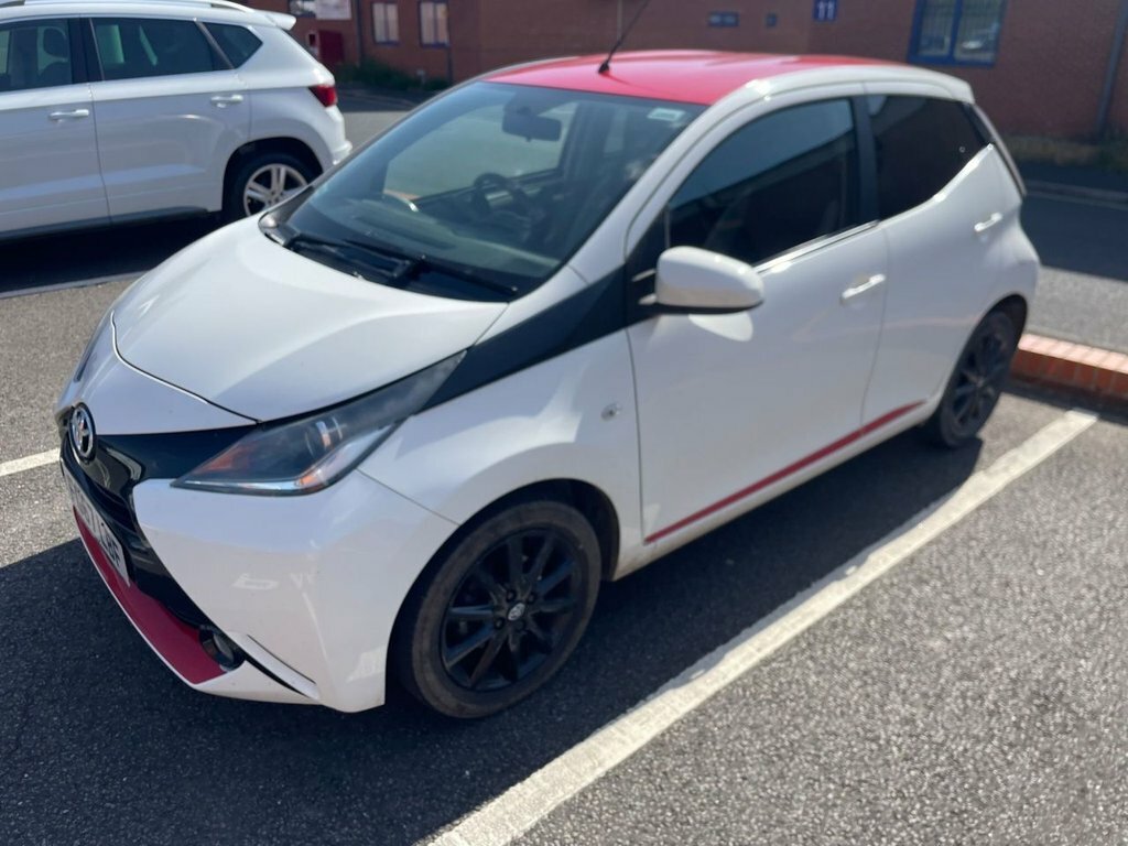 Toyota Aygo 1L X-press FG67LBF White #4