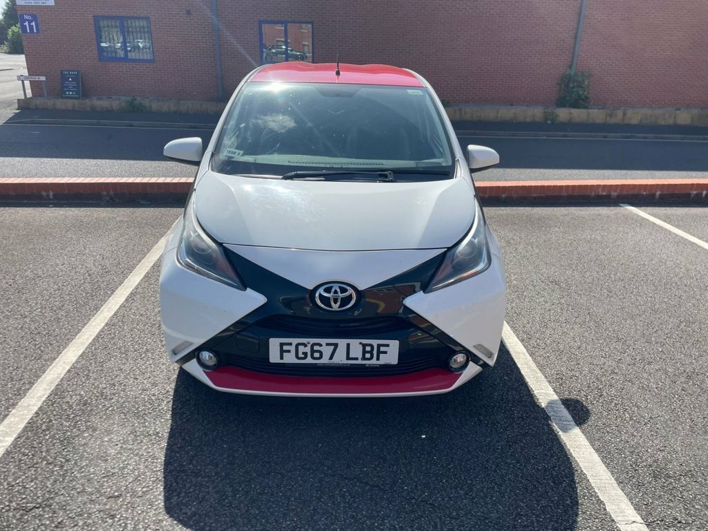 Toyota Aygo 1L X-press FG67LBF White #2