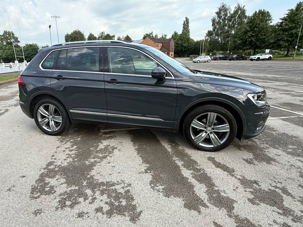 Volkswagen Tiguan 1.5L Match CE69CUG Grey #4