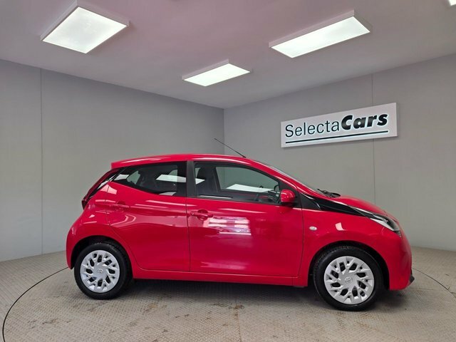 Toyota Aygo 1.0 Vvt-i X-play Hatchback Euro AP70GVA Red #5