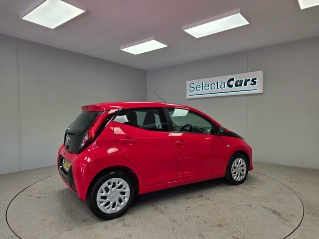 Toyota Aygo 1.0 Vvt-i X-play Hatchback Euro AP70GVA Red #6