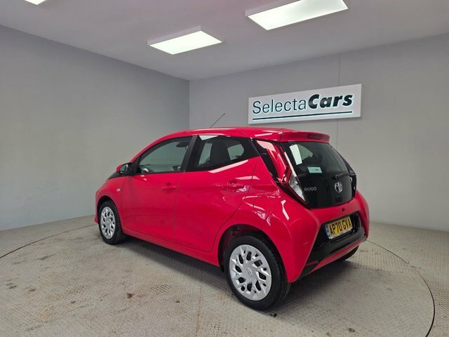 Toyota Aygo 1.0 Vvt-i X-play Hatchback Euro AP70GVA Red #2