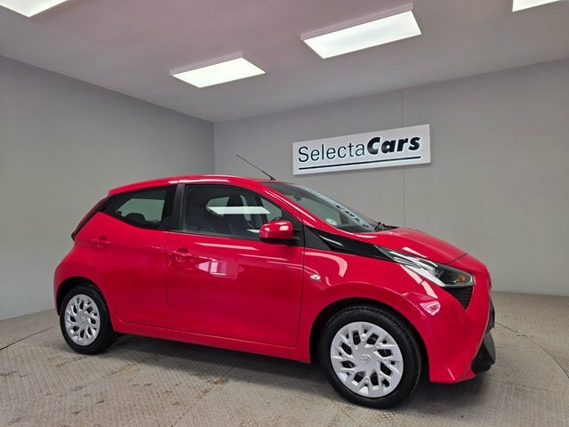 Toyota Aygo 1.0 Vvt-i X-play Hatchback Euro AP70GVA Red #4