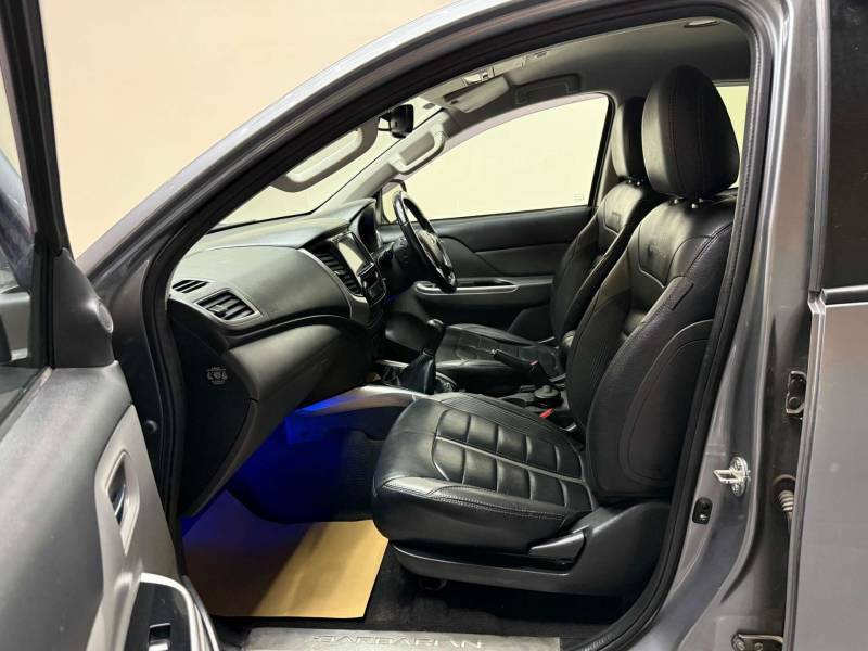 Mitsubishi L200 2.4 L200 Barbarian Di-d 4Wd - 2019 19 Grey #4