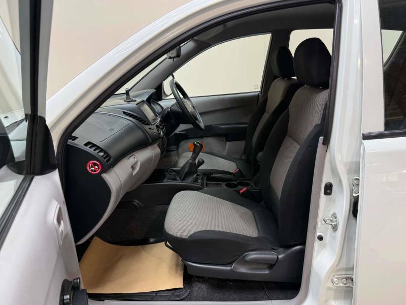 Mitsubishi L200 2.5 L200 4Work Lwb Double Cab Di-d 4X4 4Wd - 2 White #4
