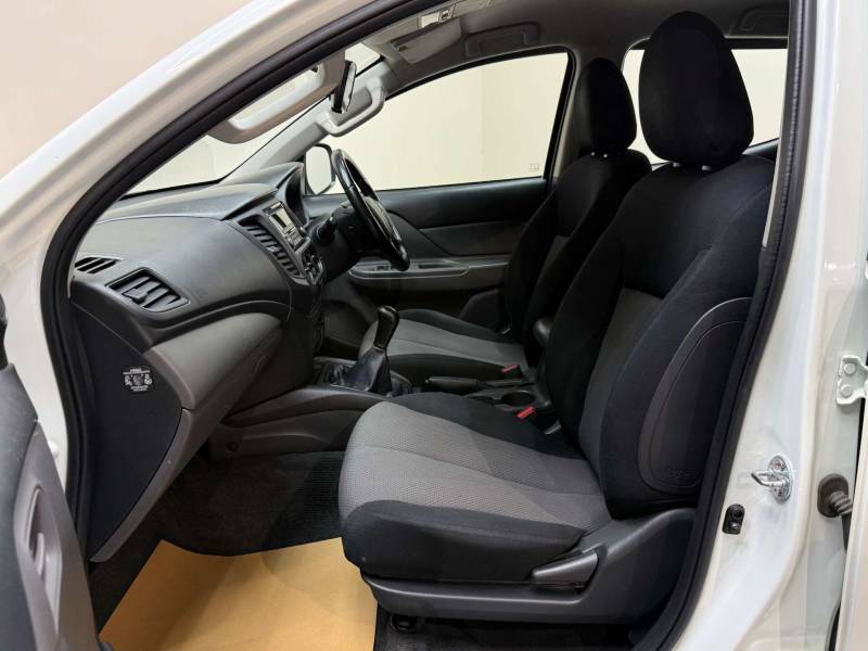 Mitsubishi L200 2.4 L200 4Life Di-d 4Wd - 2019 69 DX69OVN White #5