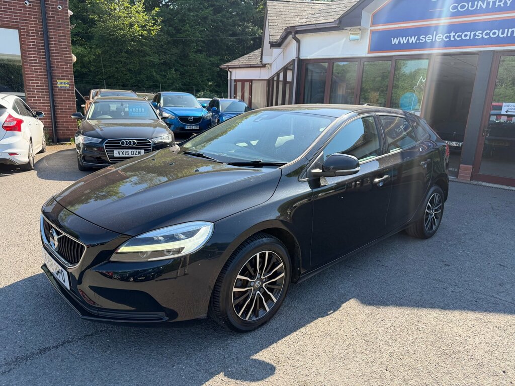 Volvo V40 2.0 T2 Momentum Hatchback Euro 6 KY18BPO Black #3