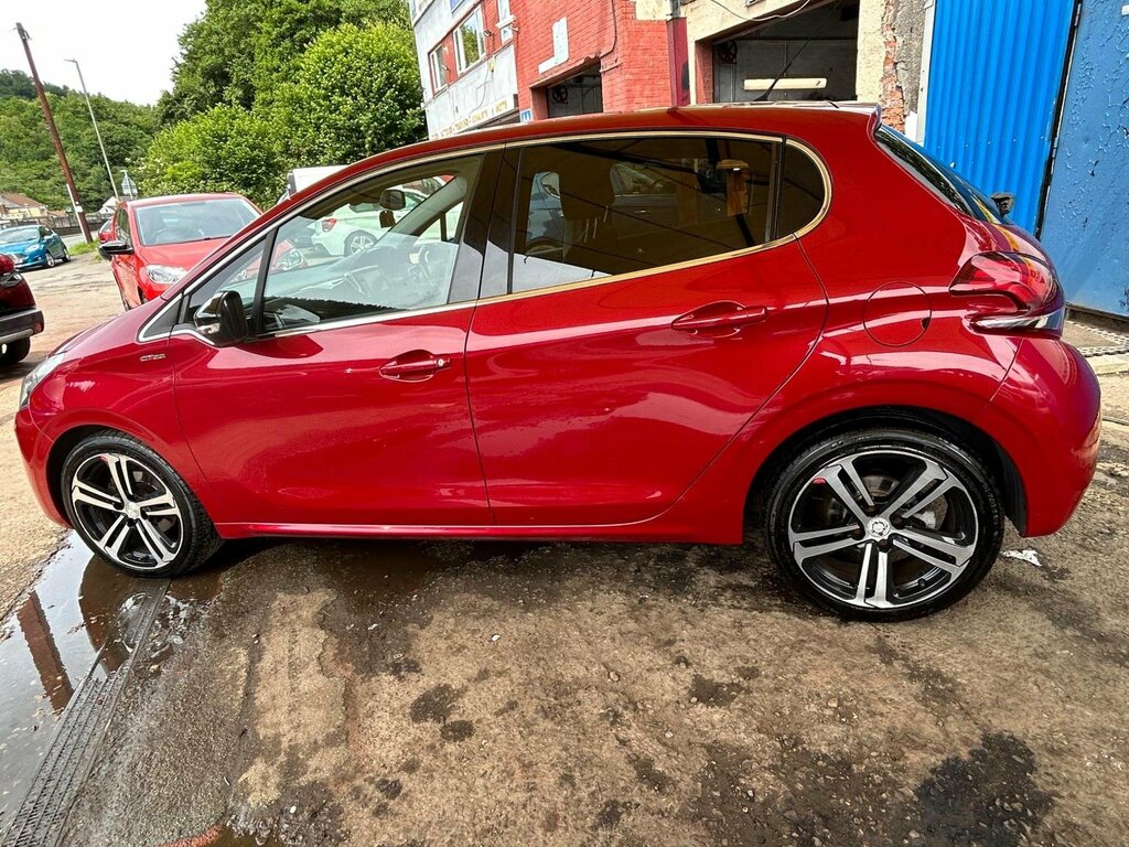 Peugeot 208 Hatchback 1.6 Bluehdi Gt Line Euro 6 Ss 20 AE17VXC Red #4