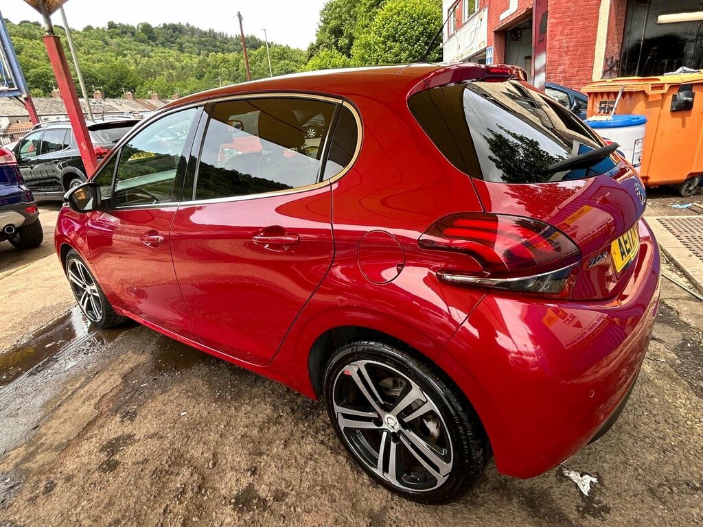 Peugeot 208 Hatchback 1.6 Bluehdi Gt Line Euro 6 Ss 20 AE17VXC Red #5