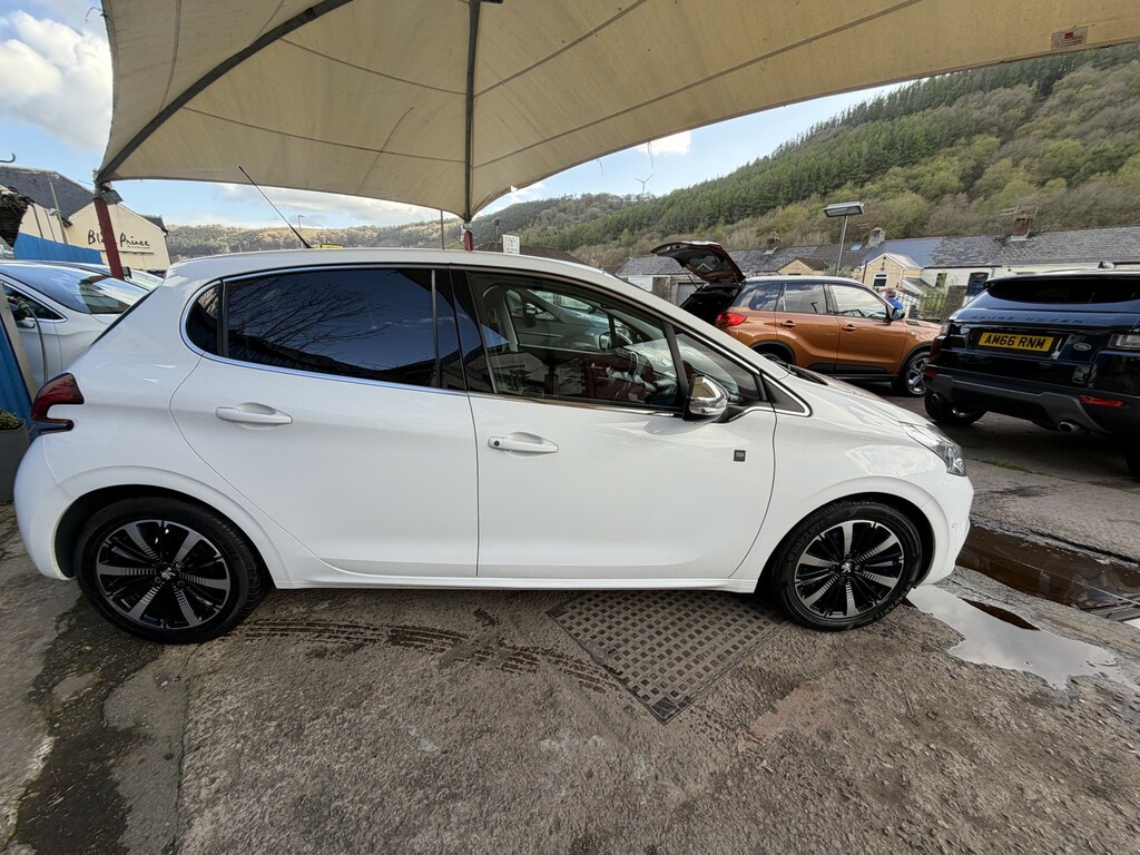 Peugeot 208 Hatchback 1.2 Puretech Tech Edition 201818 PL18OOF White #5