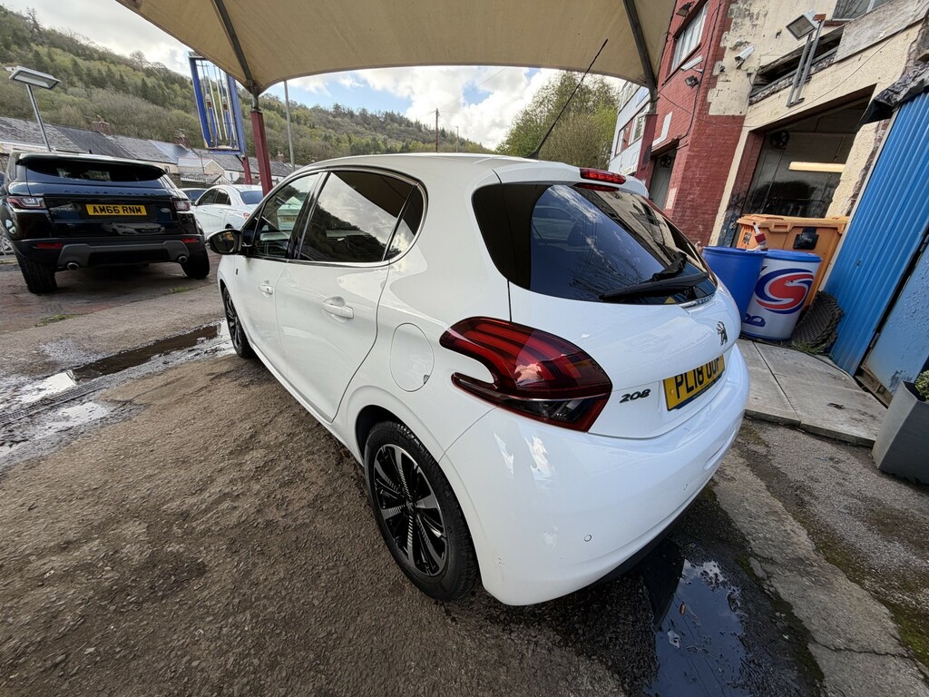 Peugeot 208 Hatchback 1.2 Puretech Tech Edition 201818 PL18OOF White #4