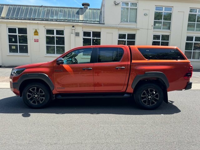 Toyota HILUX D-4d Invincible X Pickup FV22HUO Orange #3