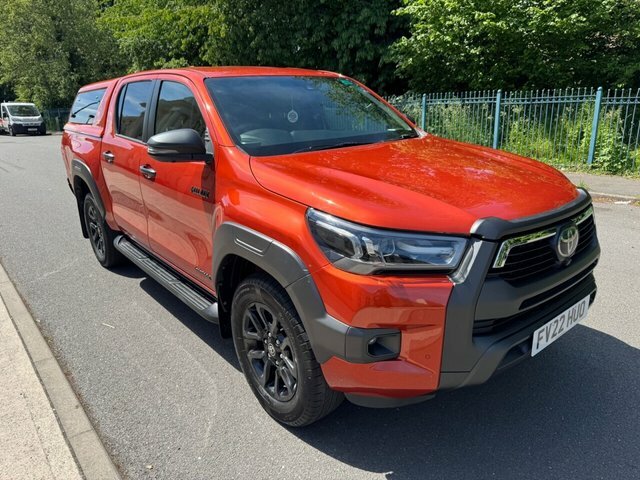 Toyota HILUX D-4d Invincible X Pickup Orange