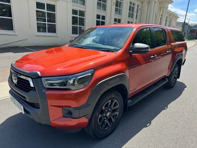 Toyota HILUX D-4d Invincible X Pickup FV22HUO Orange #2