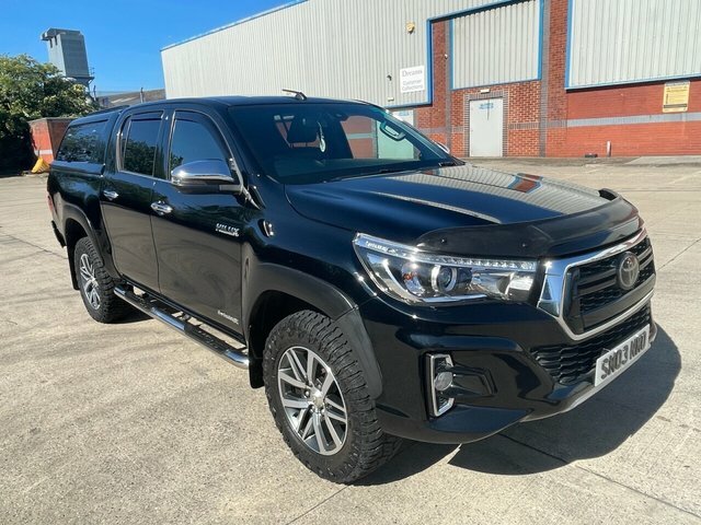 Toyota HILUX D-4d Invincible X Pickup Black