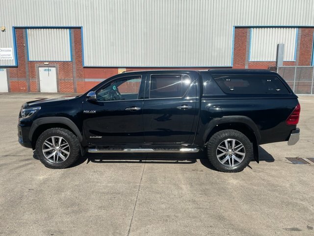 Toyota HILUX D-4d Invincible X Pickup Black #6