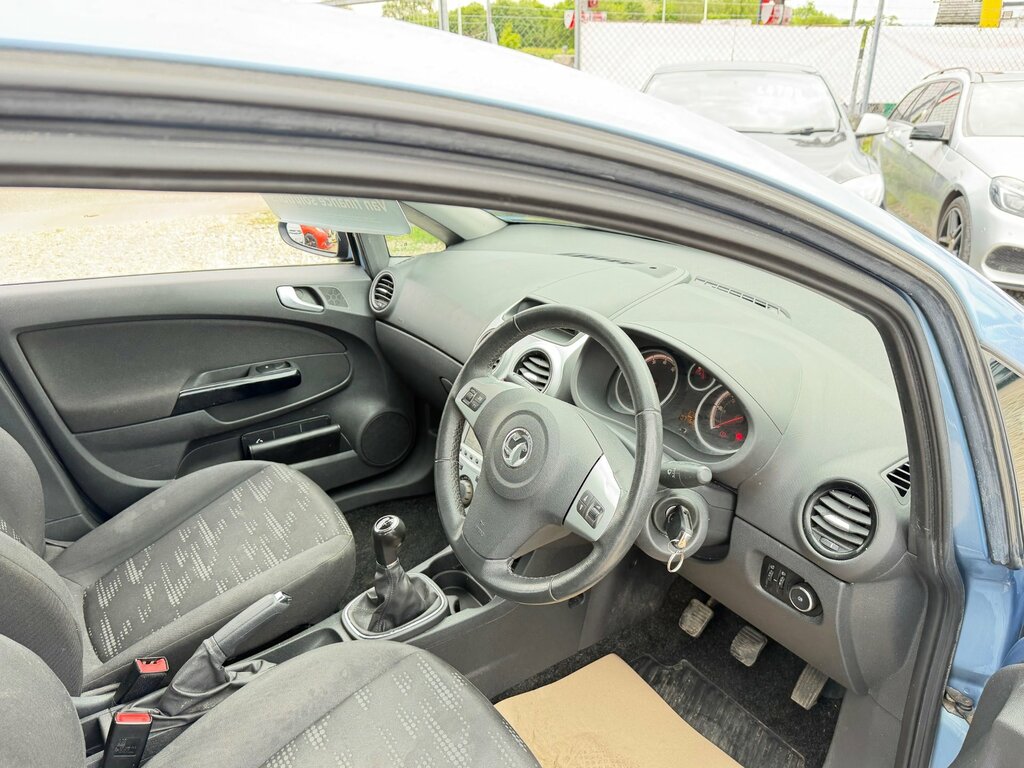 Vauxhall Corsa 1.4 16V Design Hatchback Euro 5 FJ64XMR Blue #3