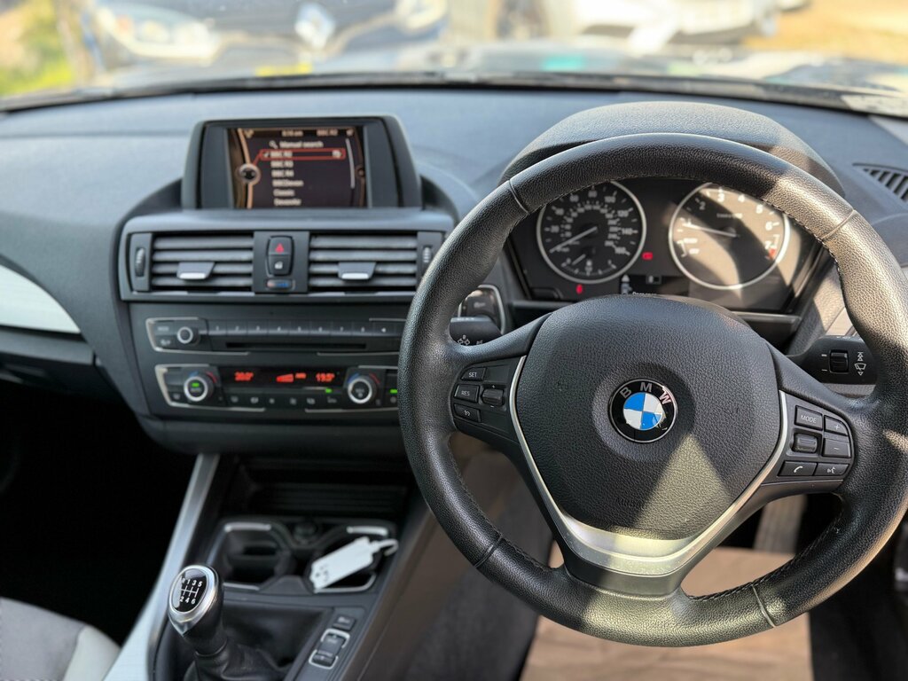 BMW 1 Series 1.6 118I Urban Hatchback Euro 5 HJ62NZS Black #3