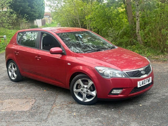 Kia Ceed 2010 1.6 2 Hatchback Euro 4 124 Red