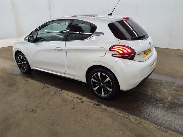 Peugeot 208 2016 1.2 Puretech Allure Hatchback Manu YE16BVM White #5