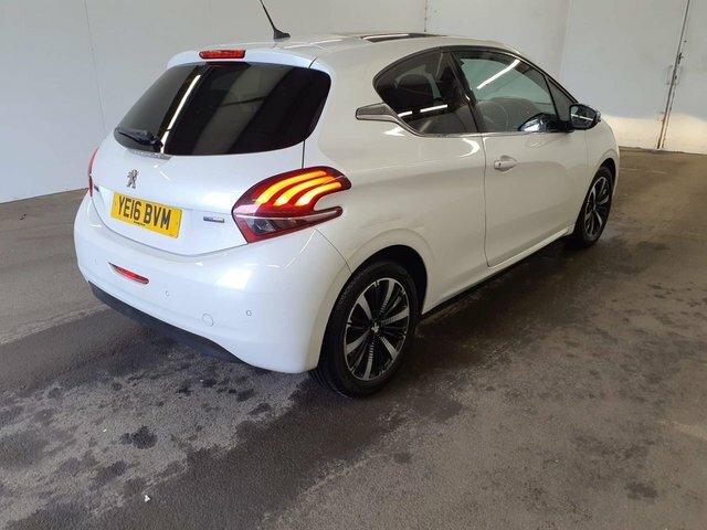Peugeot 208 2016 1.2 Puretech Allure Hatchback Manu YE16BVM White #6