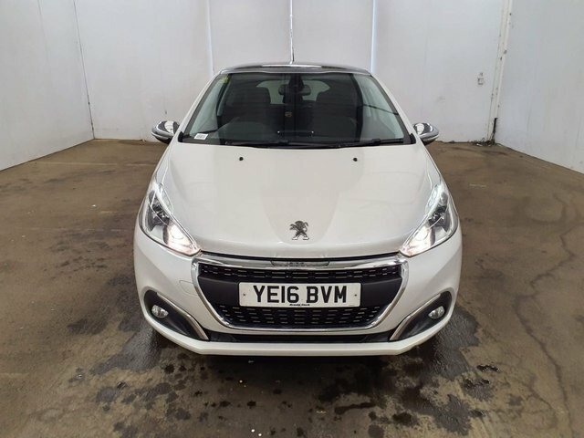 Peugeot 208 2016 1.2 Puretech Allure Hatchback Manu YE16BVM White #2