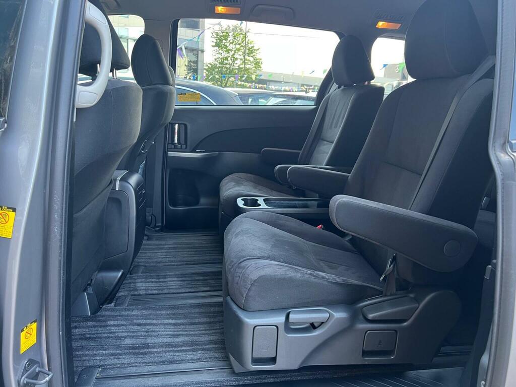 Toyota Estima Hatchback Silver #24