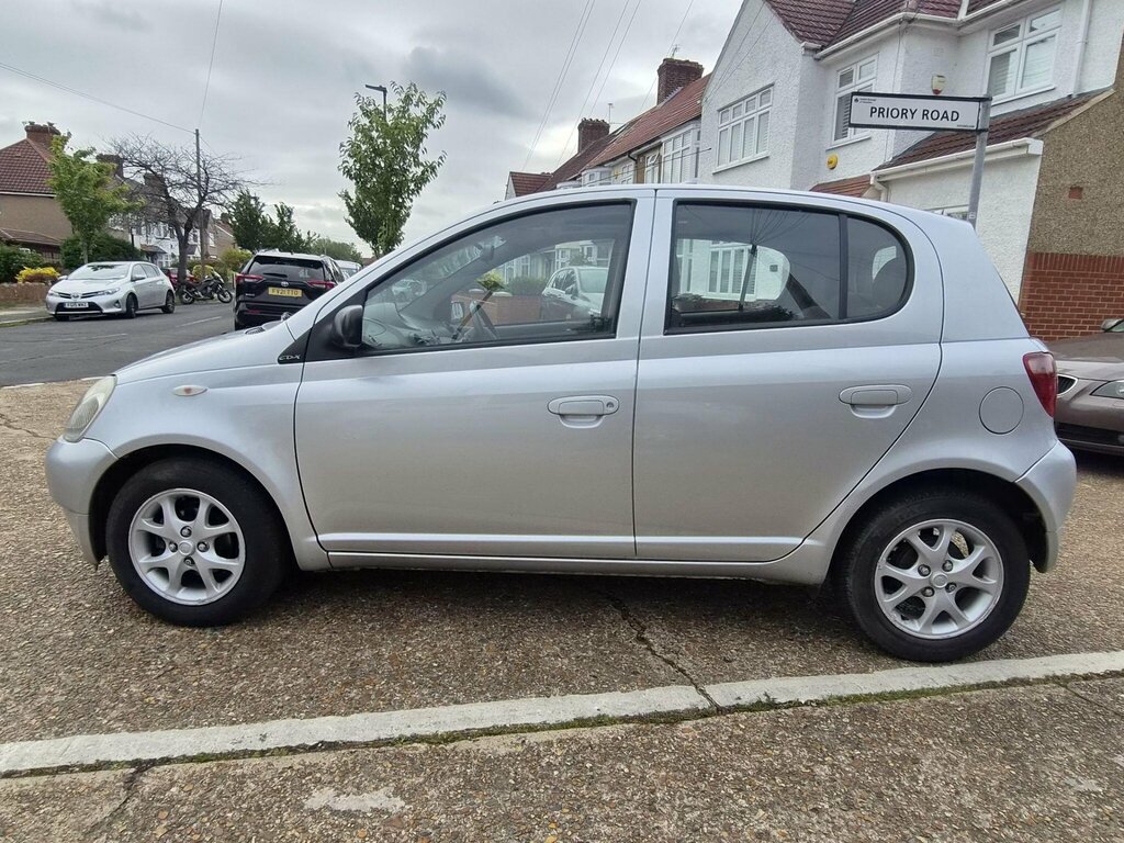 Toyota Yaris 1.3 Gls 84 Bhp Silver #13