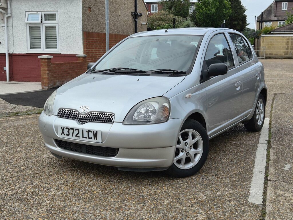 Toyota Yaris 1.3 Gls 84 Bhp Silver #8