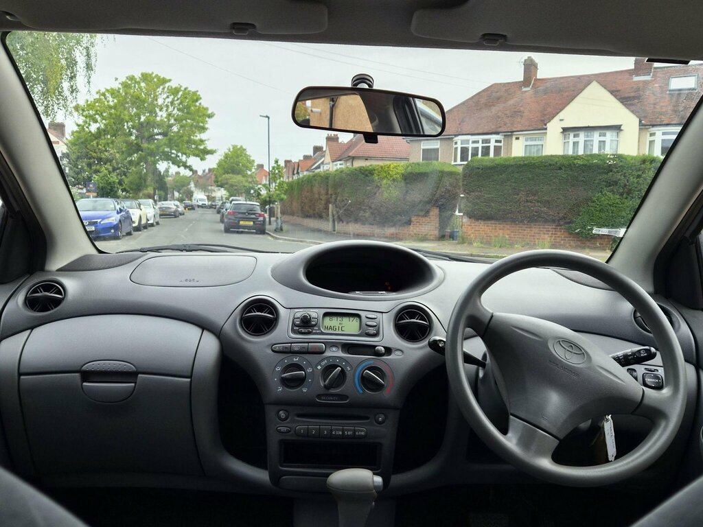Toyota Yaris 1.3 Gls 84 Bhp Silver #16