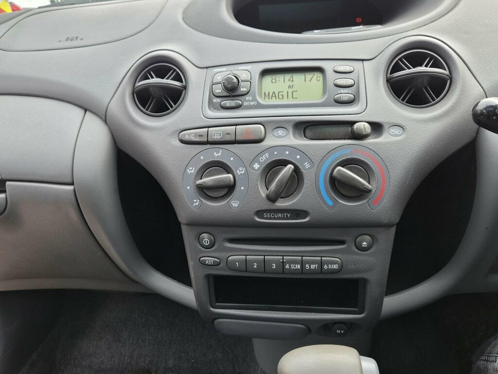 Toyota Yaris 1.3 Gls 84 Bhp Silver #24