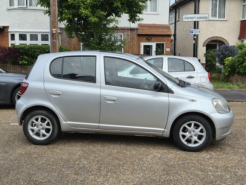 Toyota Yaris 1.3 Gls 84 Bhp Silver #9