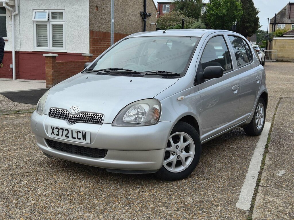 Toyota Yaris 1.3 Gls 84 Bhp Silver #2